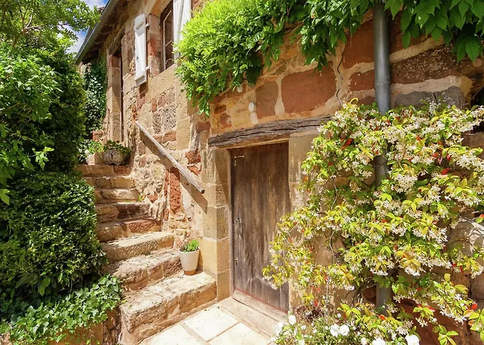 Vakantiehuis Peaceful With Pool